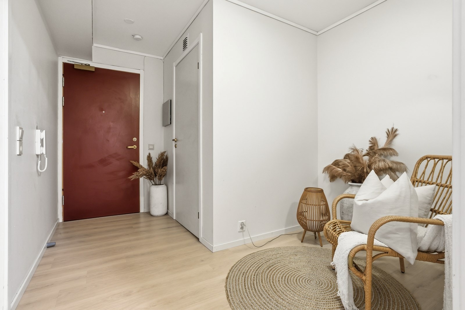 Gangen er romslig - det er også en innvendig bod itillegg til en felles bod i kjeller. Galleribilde