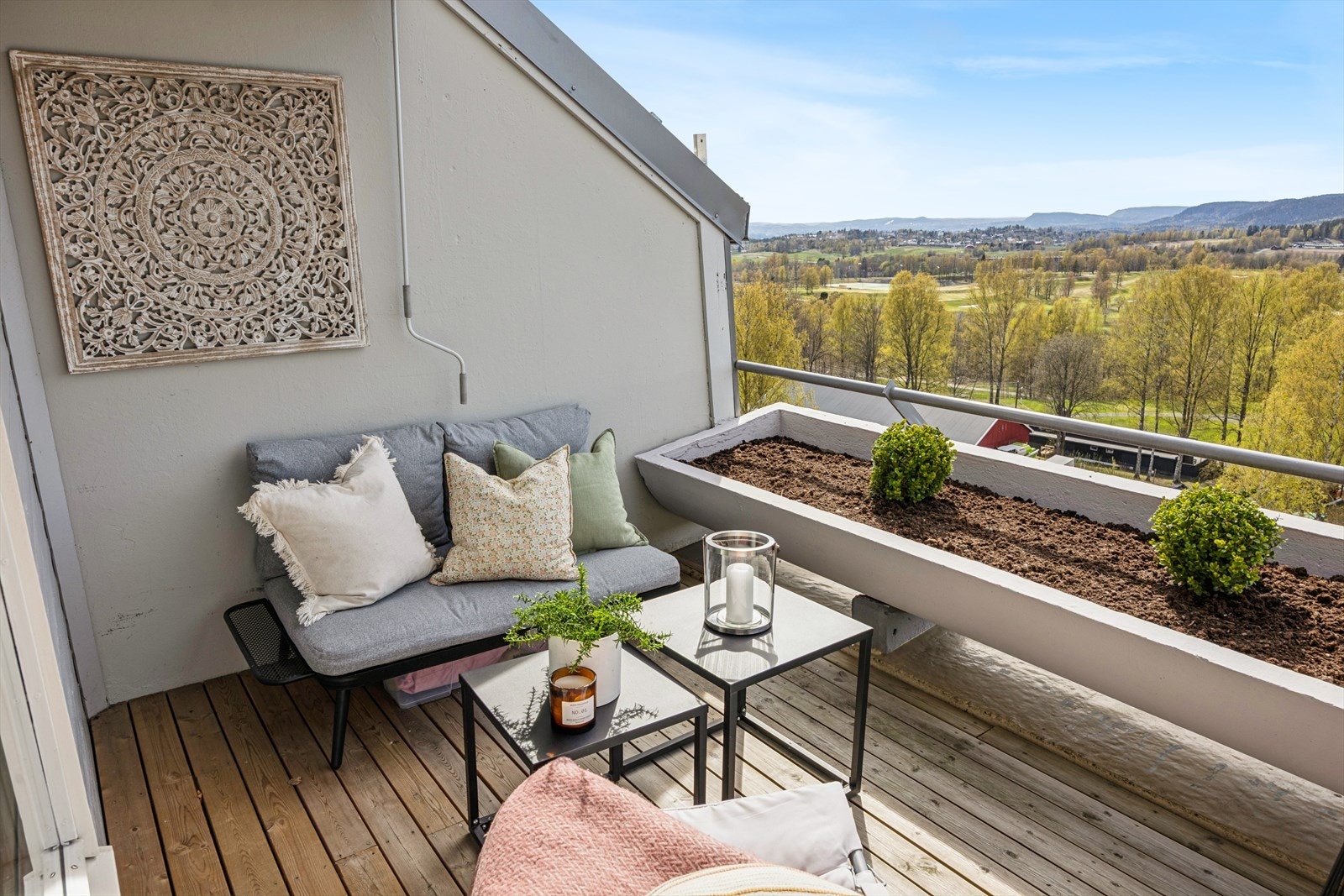 Det er en praktisk utebod for lagring på terrassen. Galleribilde