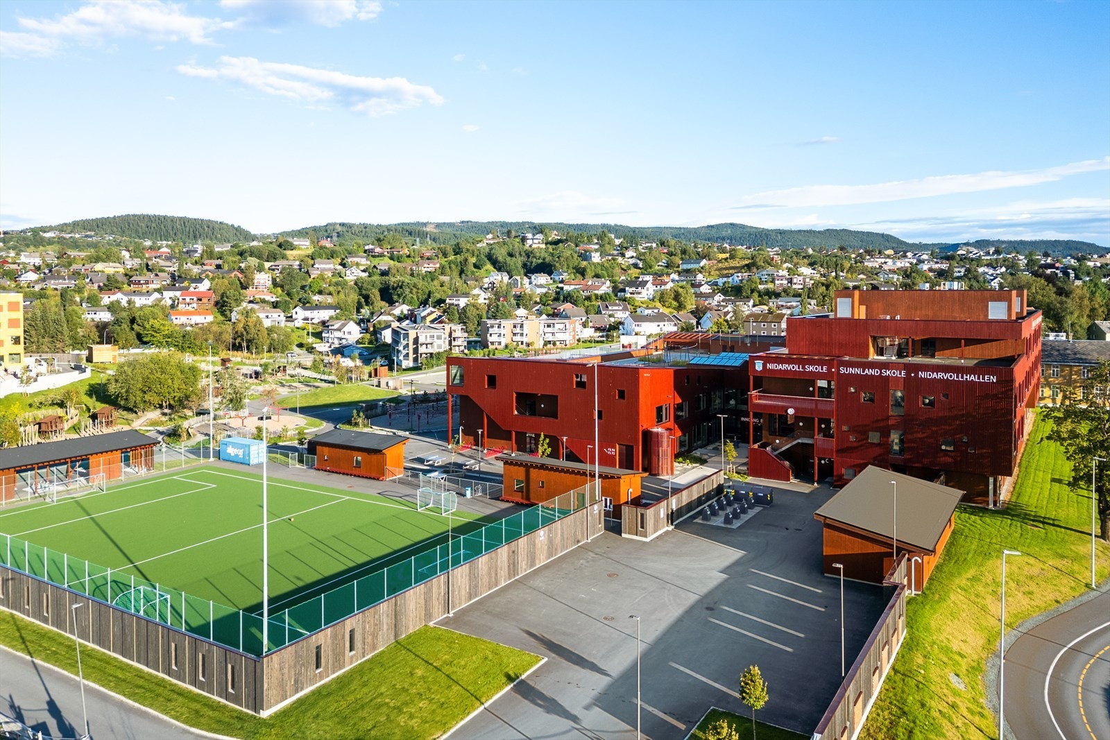 Boligen sogner til Nidarvoll skole / Sunnland skole, som ligger kun 10 minutter unna i gangavstand. Galleribilde