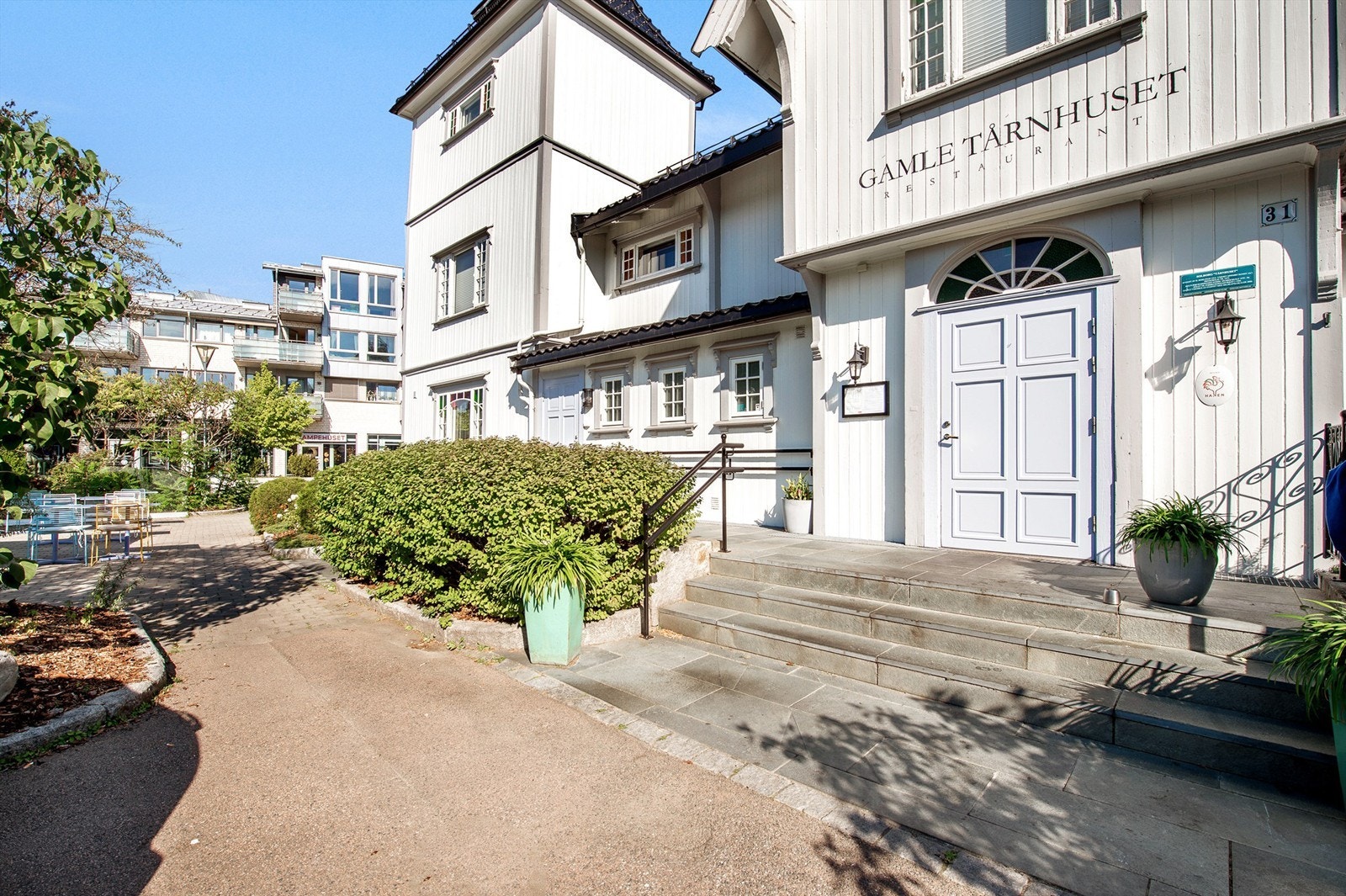 Her finner du ærverdige Gamle Tårnhuset - kommunens beste restaurant! Galleribilde