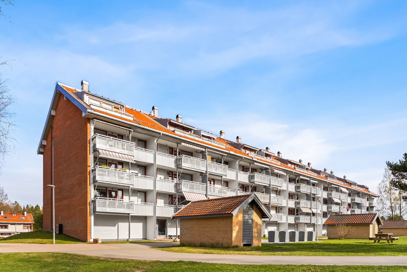 Attraktiv beliggenhet på Ødegården, i et skjermet og tilbaketrukket boligområde. Galleribilde