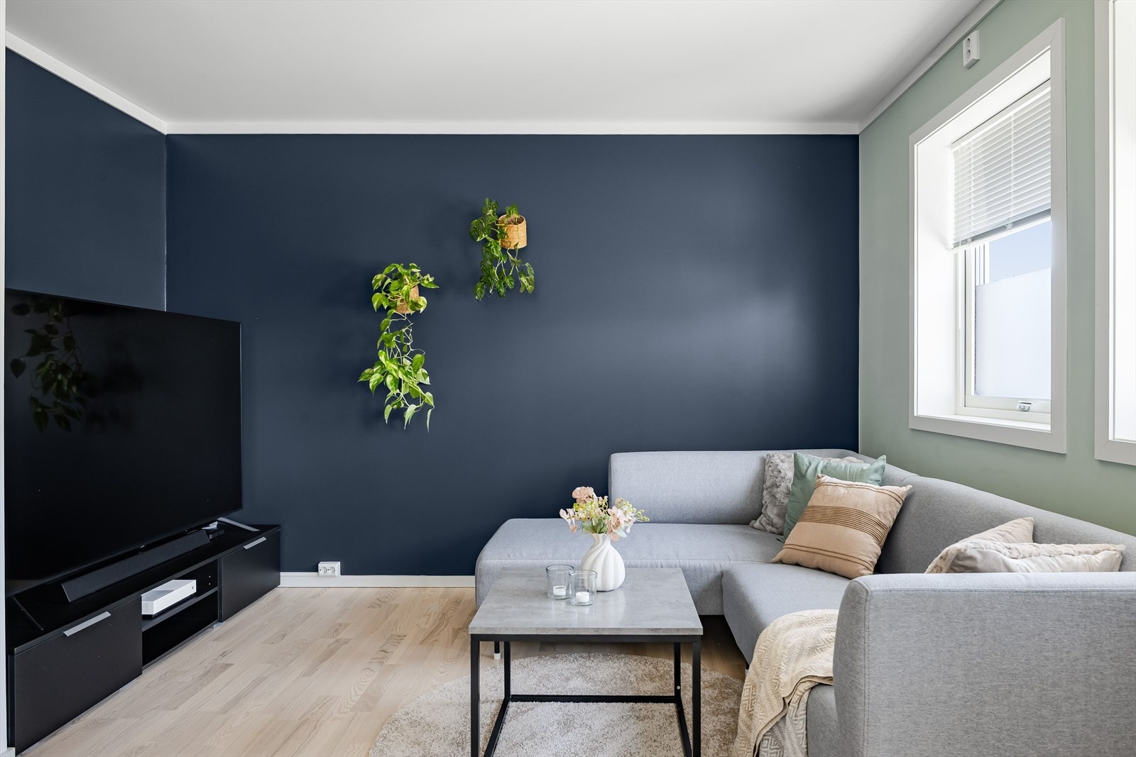 Leiligheten ligger i byggets 2. etasje, og har en god planløsning som utnytter plassen optimalt. Galleribilde