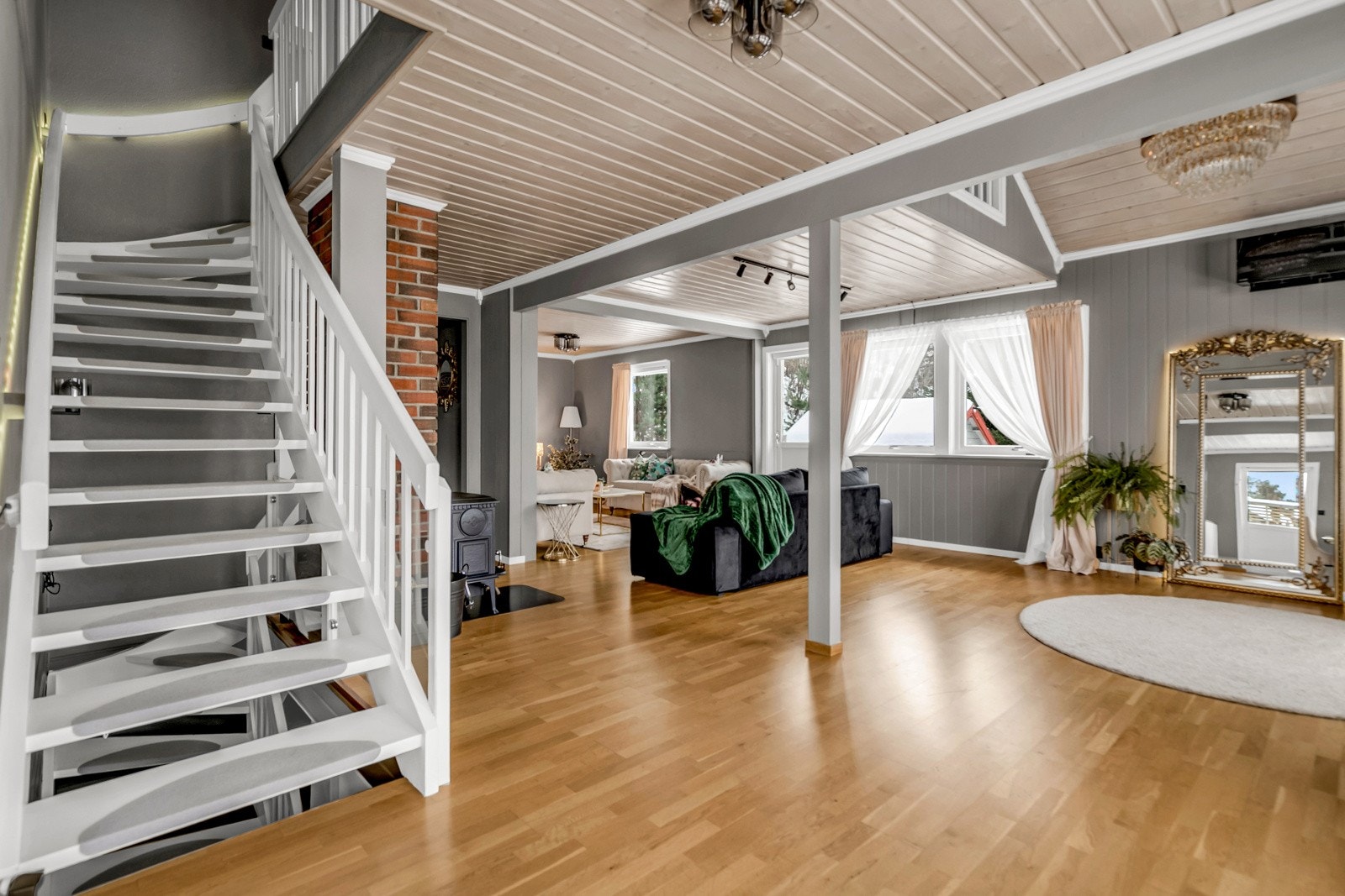 Trapp opp til 2.etasje Galleribilde