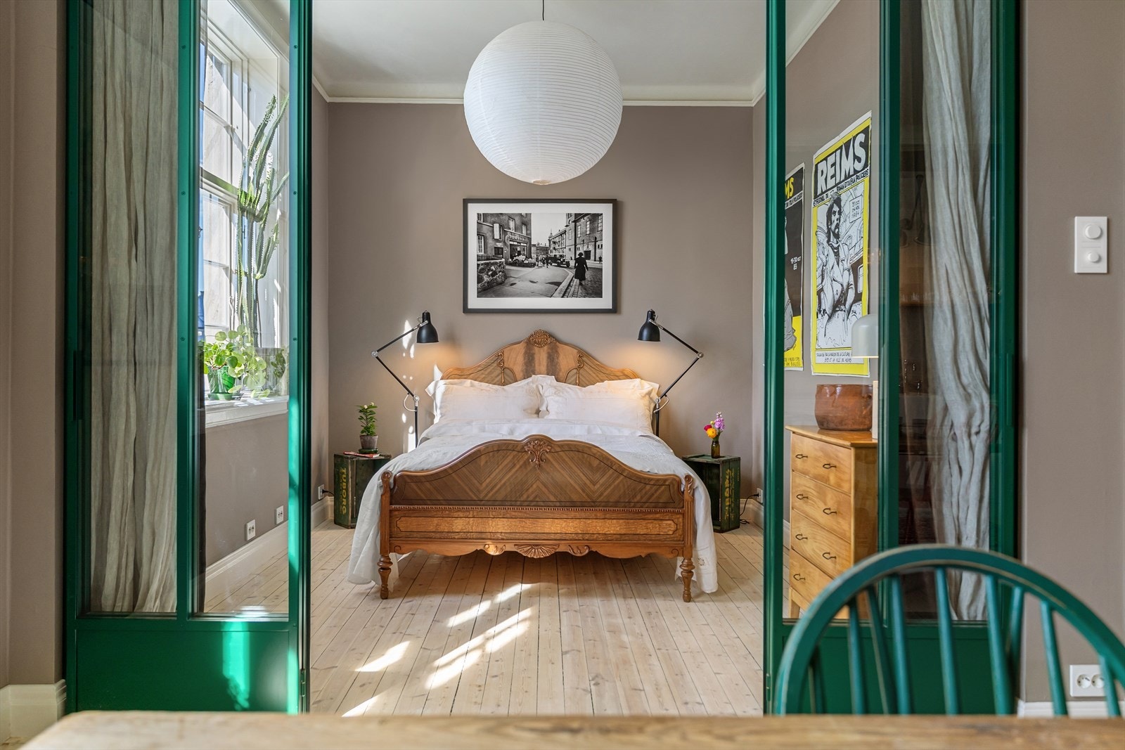 Spesialbygd eksklusiv glassvegg med lydisolerende glass fra Myhre Smie. Galleribilde
