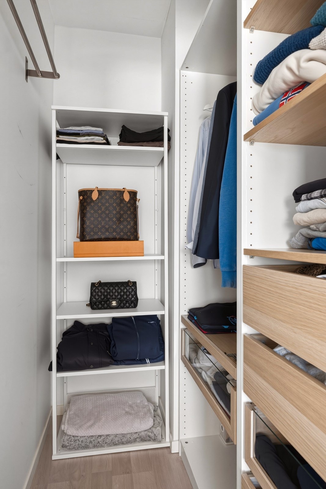 Hverdagsluksus med egen walk-in garderobe! Galleribilde