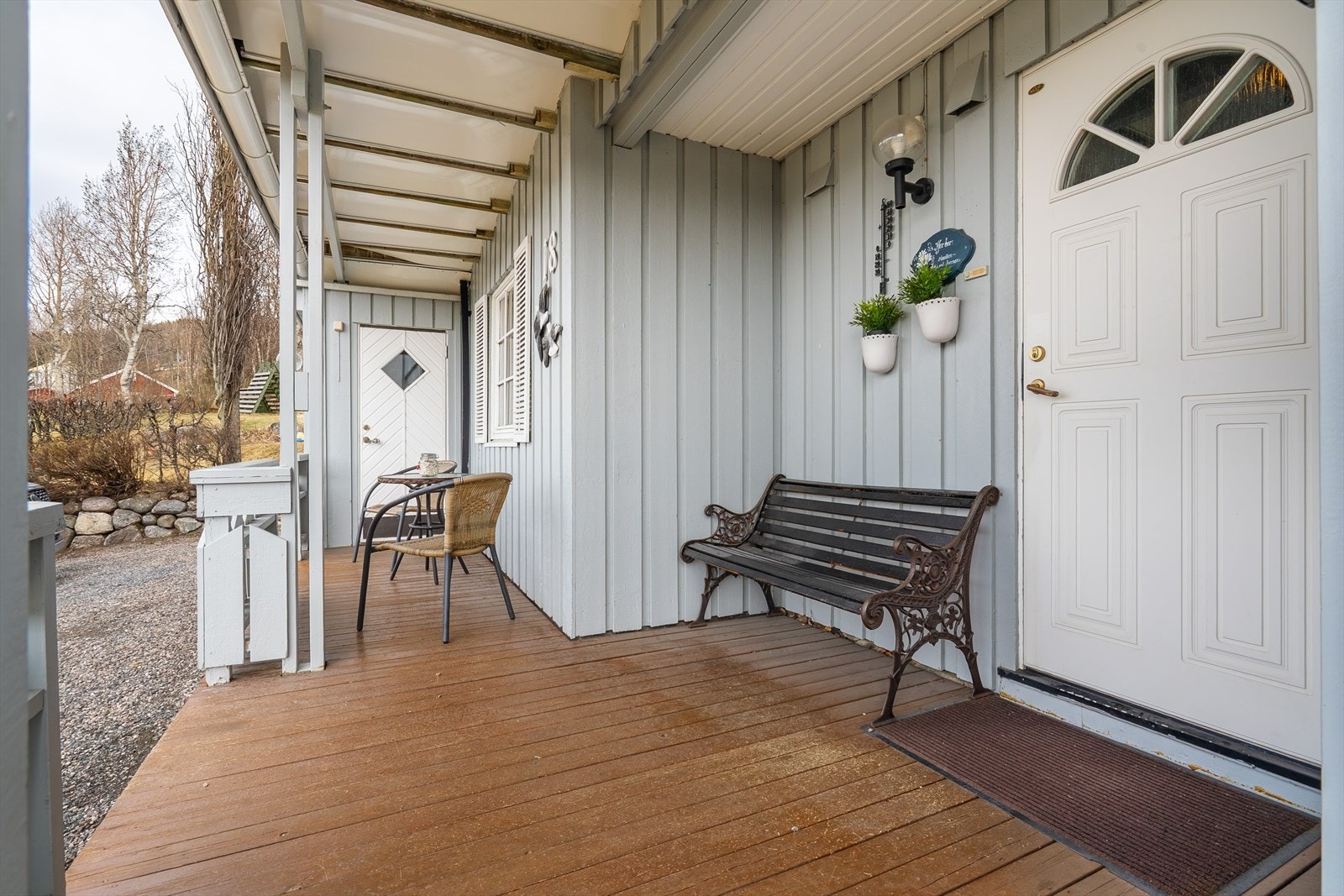 Platting ved inngangsparti Galleribilde