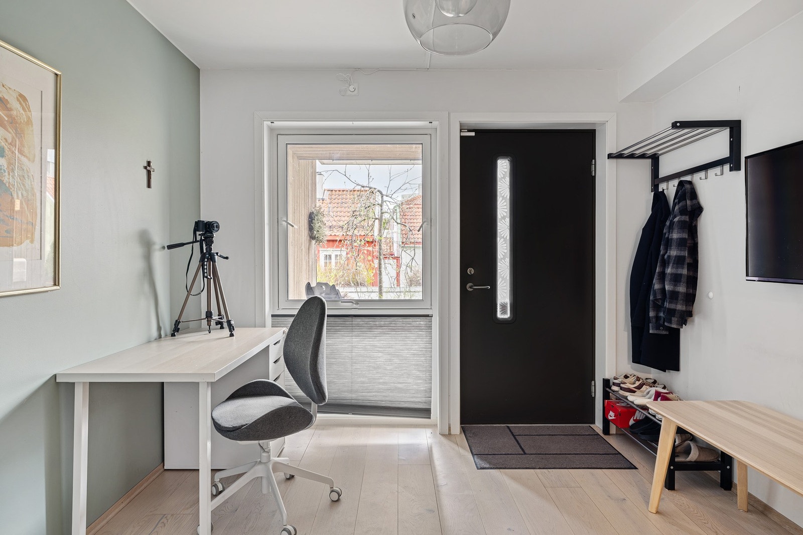 Boligen har egen hybel med egen inngang som gir muligheter for gode leieinntekter. Galleribilde