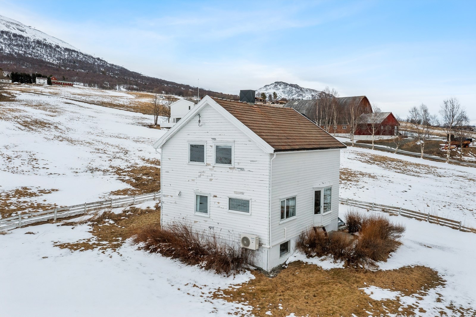 Velkommen til Sunndalsvegen 434. Foto v/Eidsmo og Bjørnli, Interiørfoto. Galleribilde