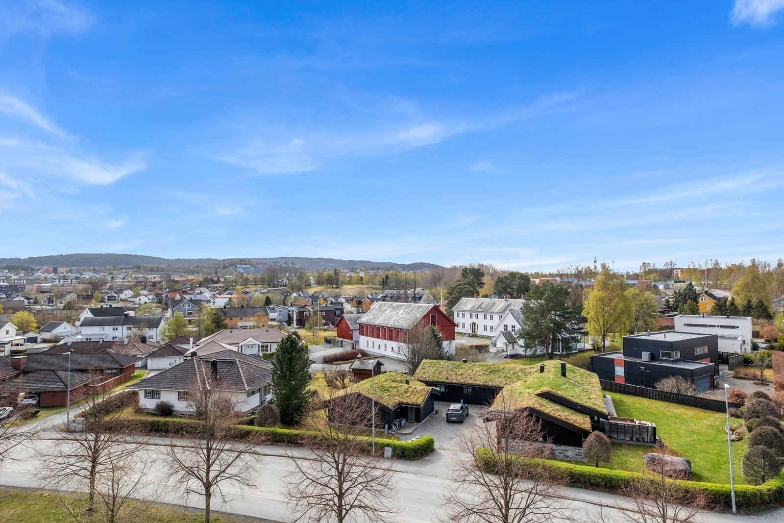 For den aktive er det kort vei til flotte turområder i Estenstadmarka, med gode tur- og skiløyper året rundt. Estenstadhytta er et populært turmål. I tillegg ligger idrettsanlegg som Eberg idrettsfelt og Freidigbanen i gangavstand. Galleribilde