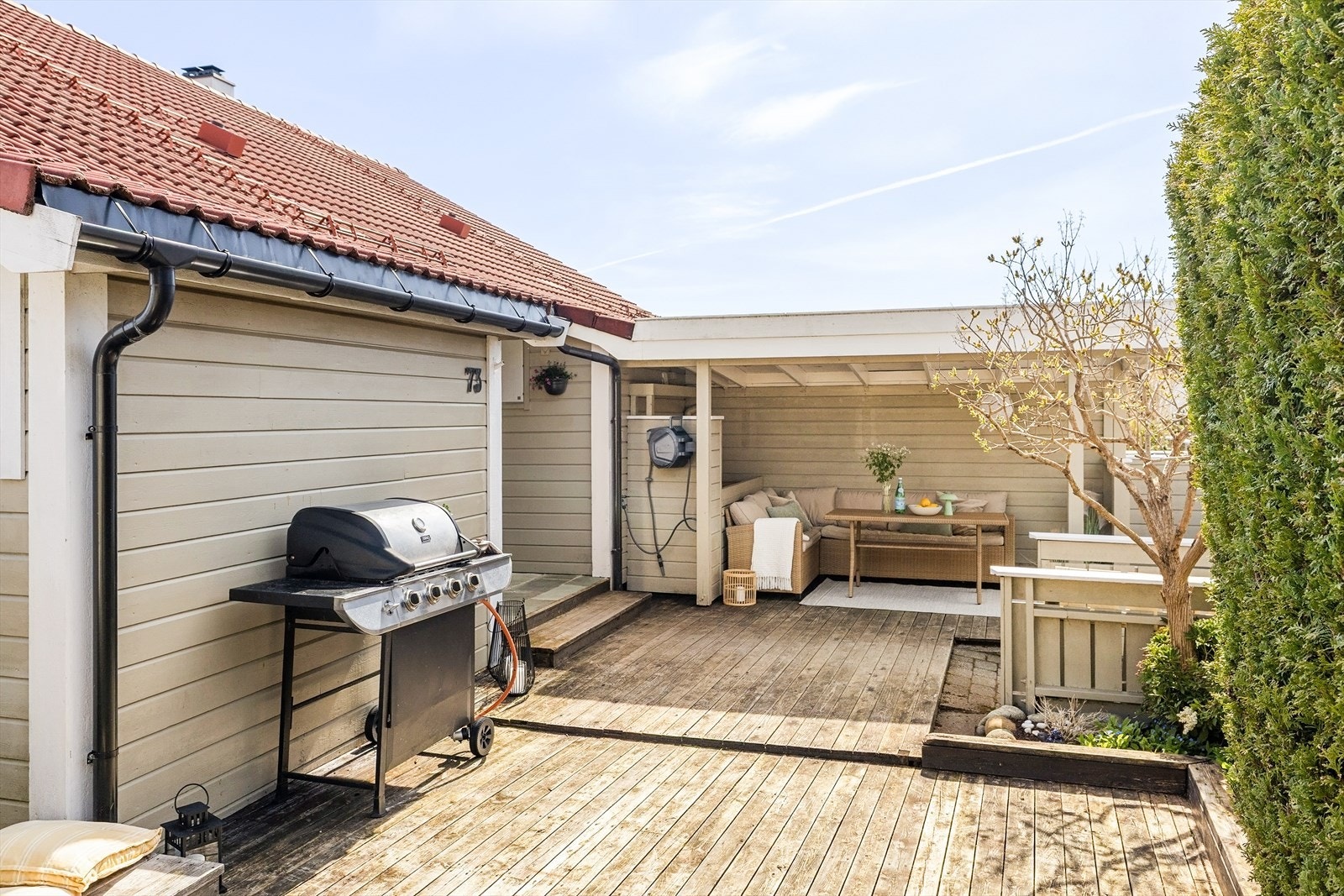 Terrasseplattingen er målt til generøse 43m². Galleribilde
