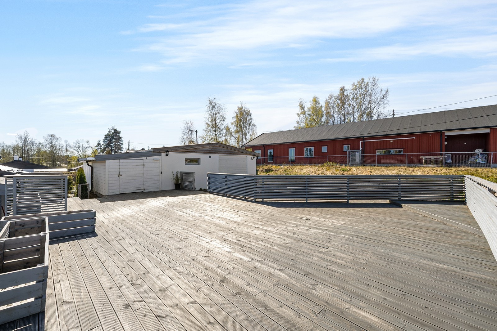 Boligen har et imponerende terrasse- og balkongareal på totalt 148 m². Galleribilde