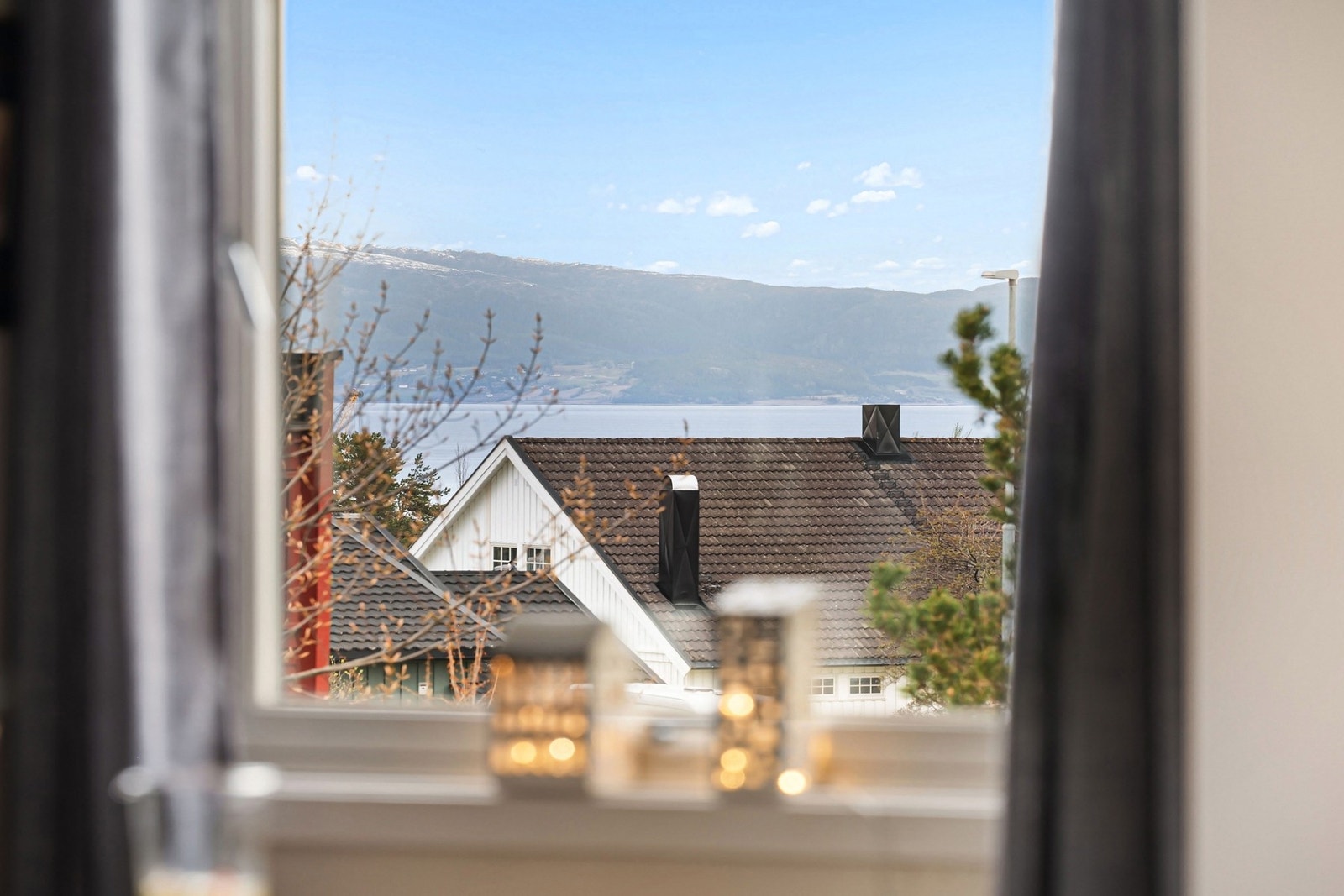 Utsikt ned mot Trondheimsfjorden. Galleribilde