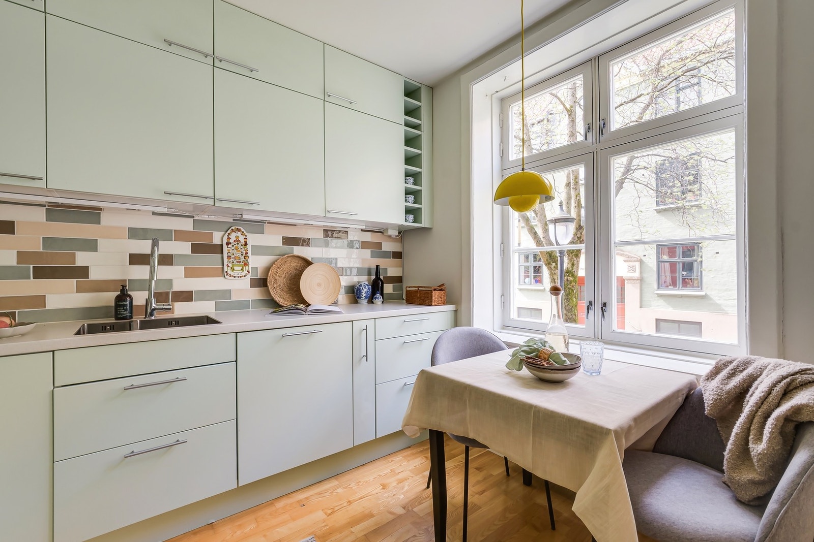 Her har man mye god skap- og benkeplass Galleribilde