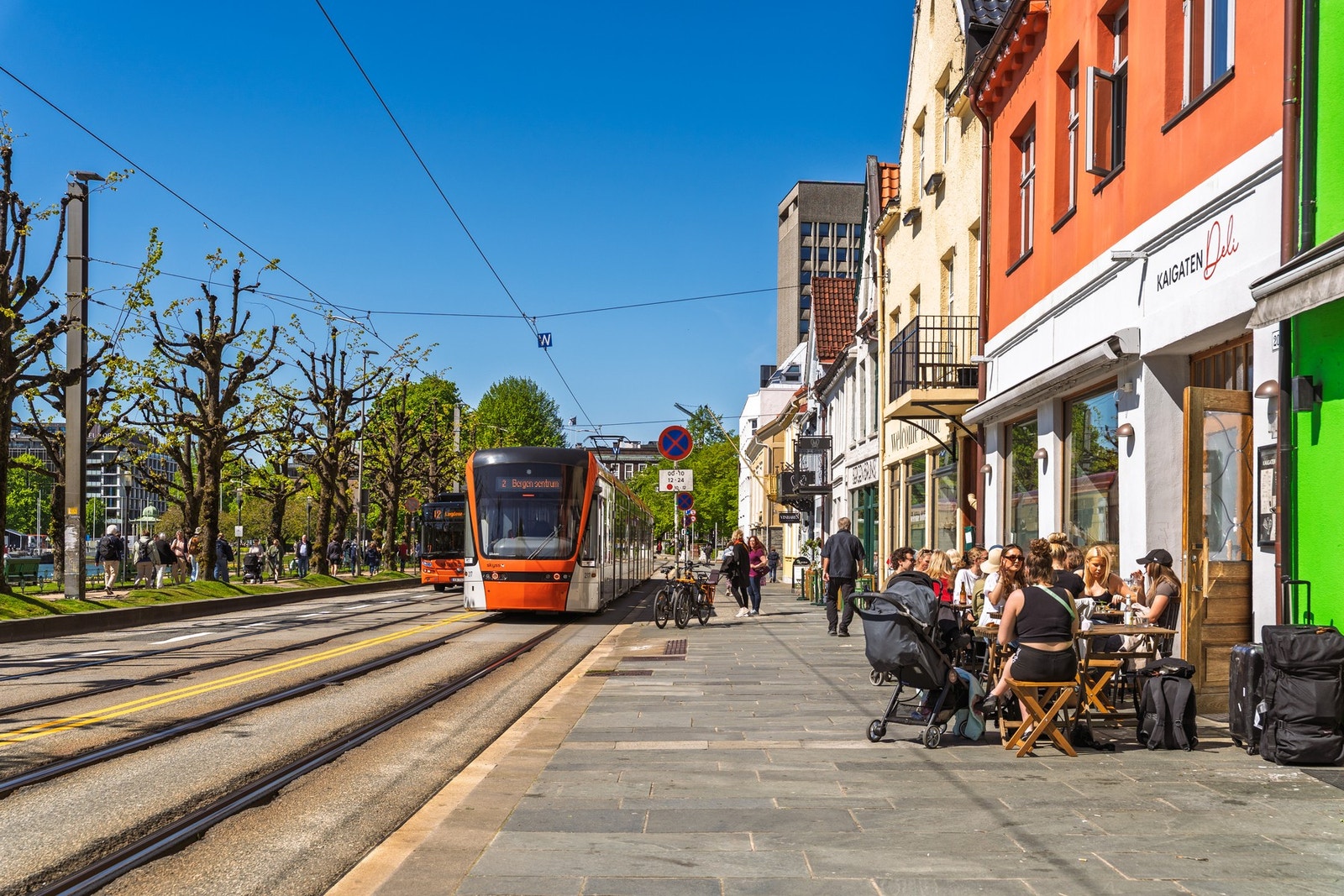 Det er kort vei til både bybane og buss. Galleribilde