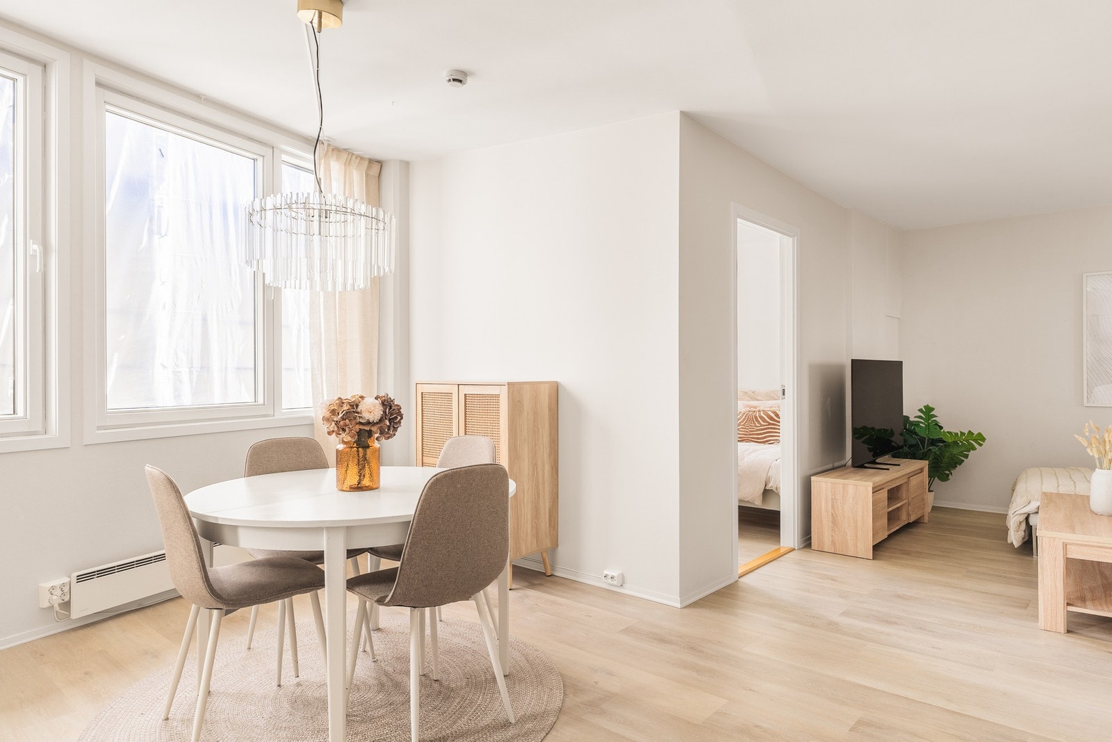 Videre har du plass til en spisegruppe hvor du kan samle familie og venner på gode måltider. Galleribilde