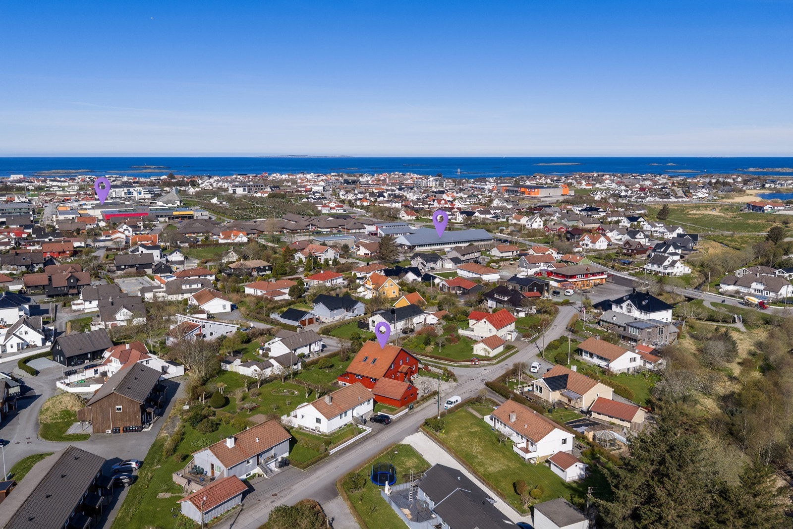 Svært kort avstand til Grindhaug barneskole, yrkesskole, ungdomsskole, barnehager og idrettsanlegg. Perfekt for familien. Galleribilde