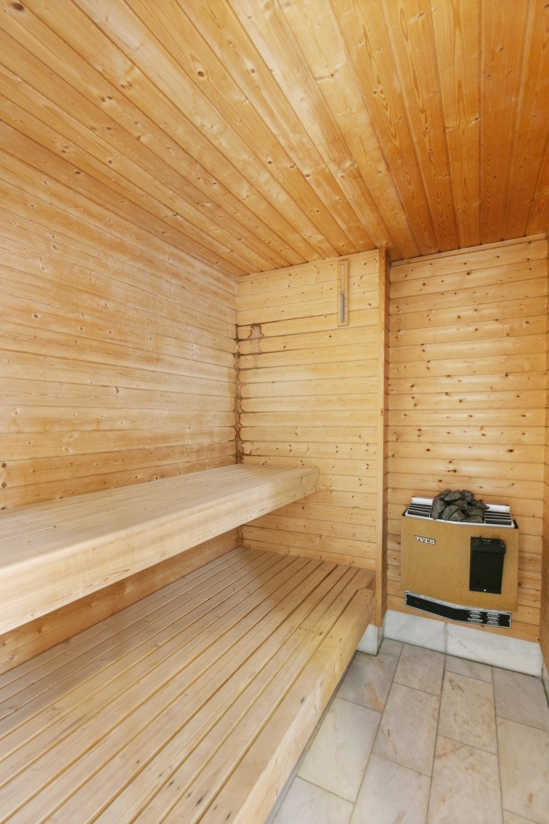 Badstue i guttekollektiv. Galleribilde