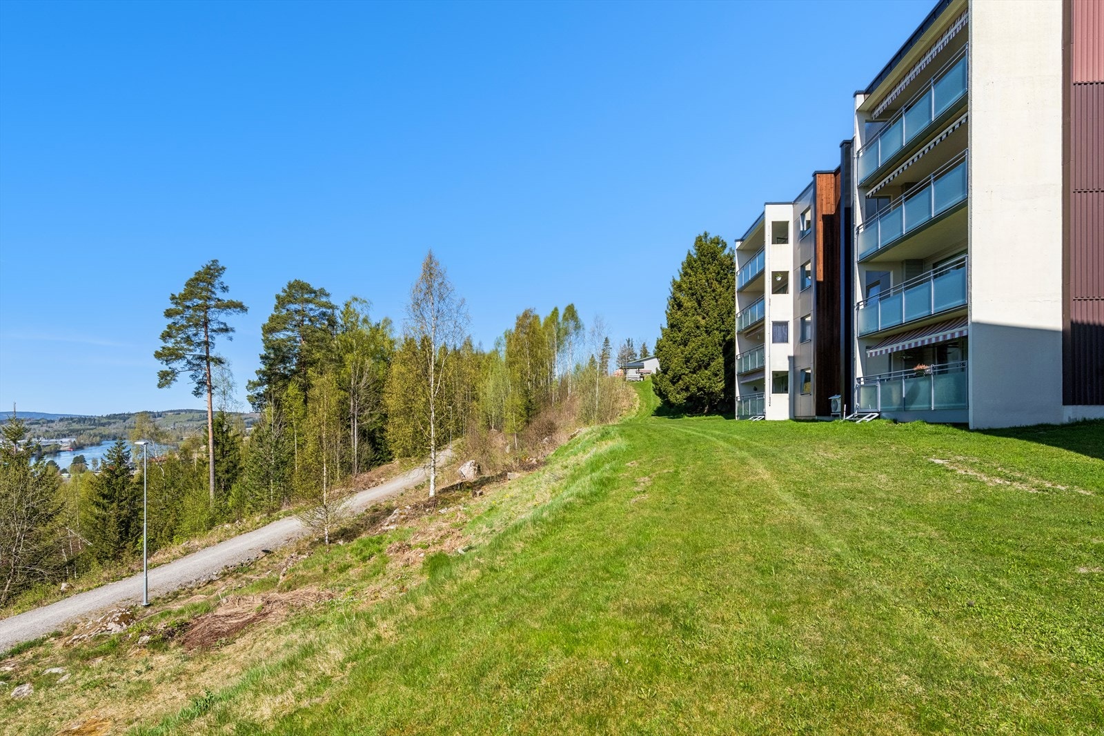 Borettslaget har nylig renovert fasadene på blokkene. Galleribilde