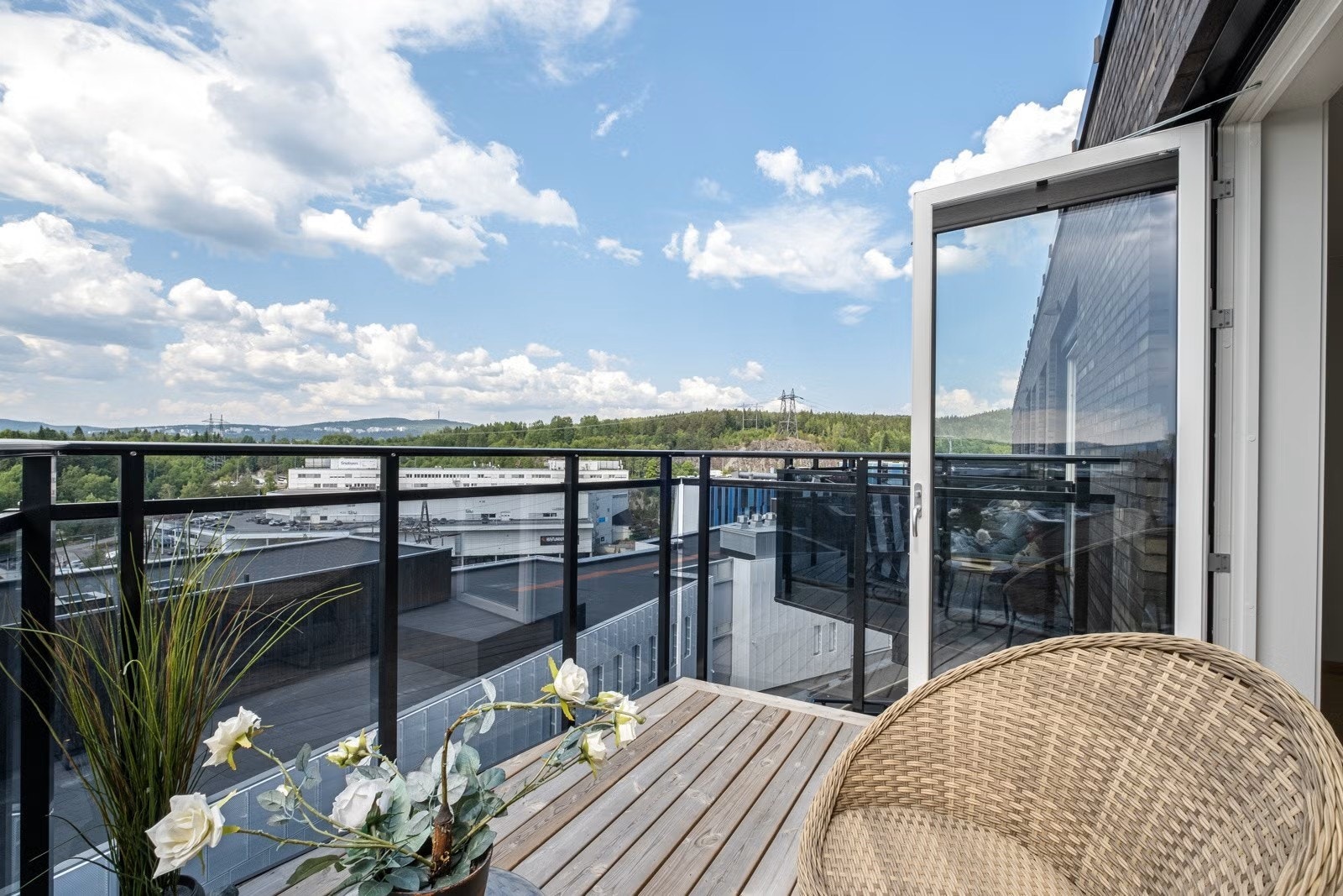 Balkongen med adkomst fra hovedsoverommet. Galleribilde