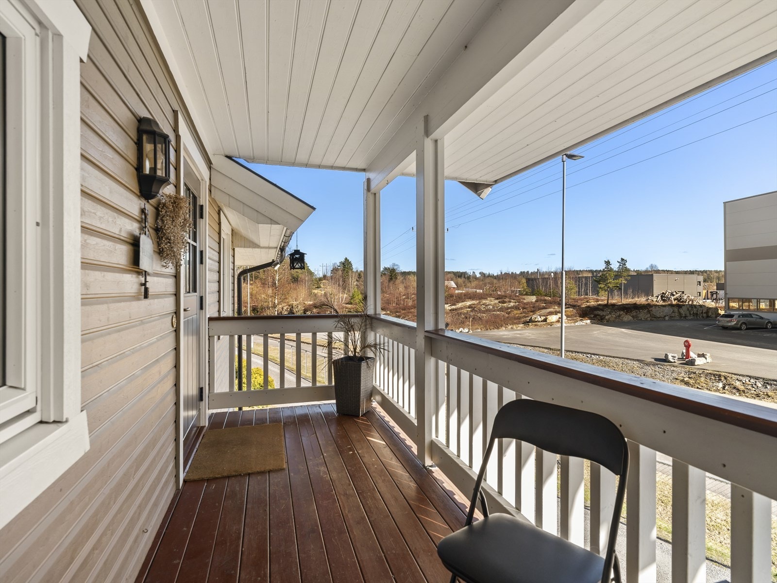 Ved inngangspartiet er det terrasse på ca. 6 kvm Galleribilde