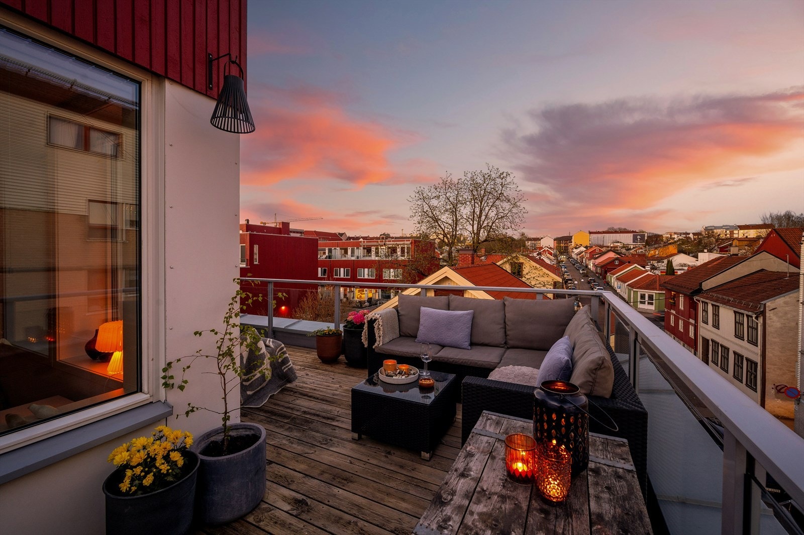 Her bor du tilbaketrukket, men samtidig kort vei til kollektivtilbud, grøntområder og servicetilbud. Galleribilde