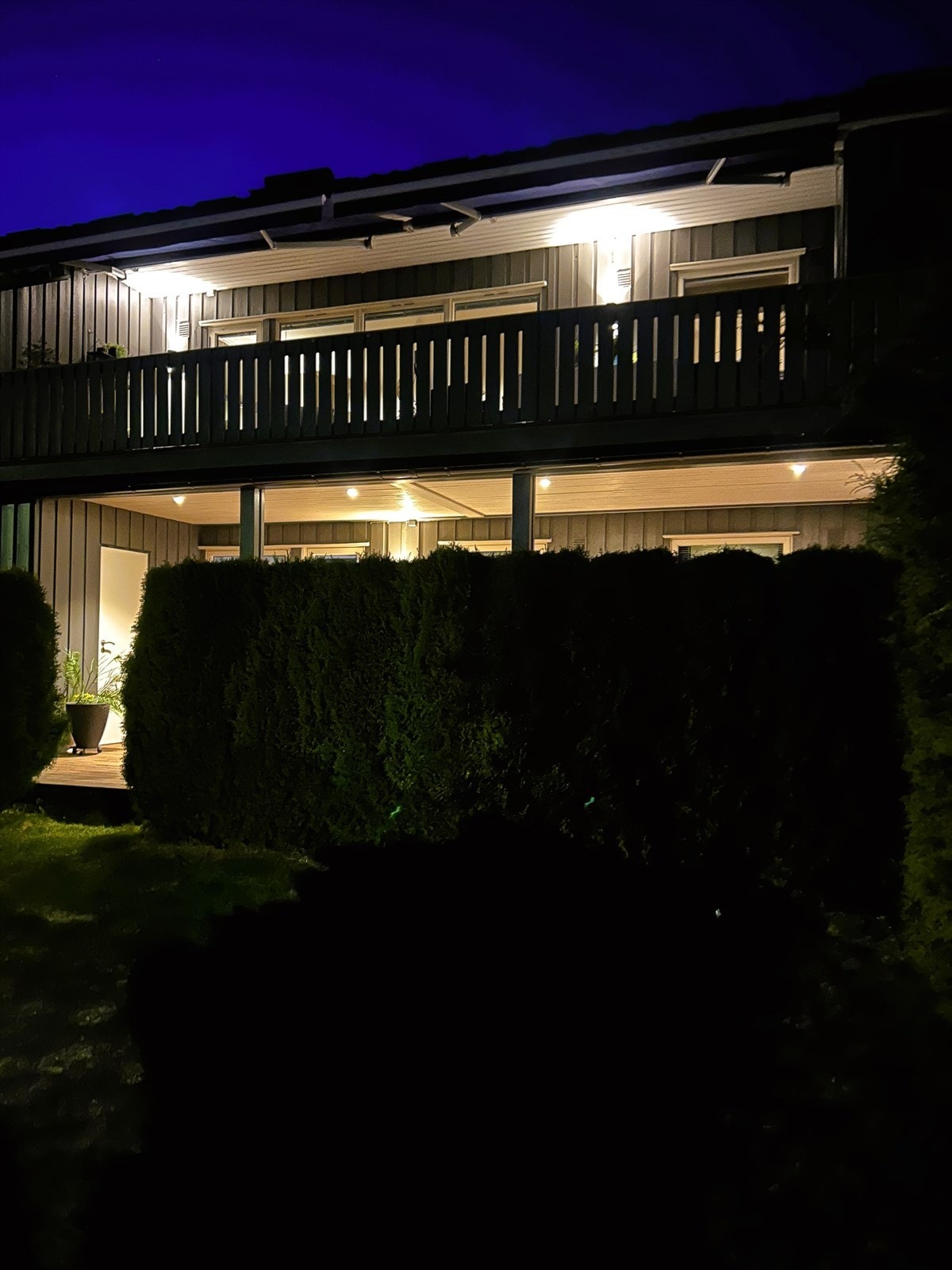 Det er downlights i tak på begge terrasser (selgers eget bilde) Galleribilde