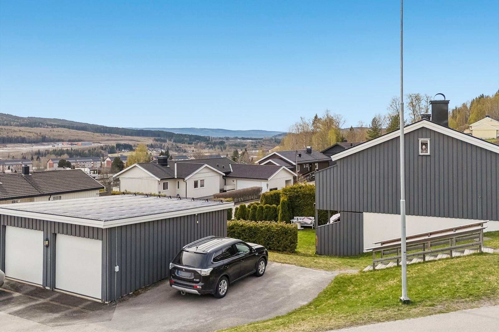Det medfølger garasje m/mulighet for elbil lading. Galleribilde