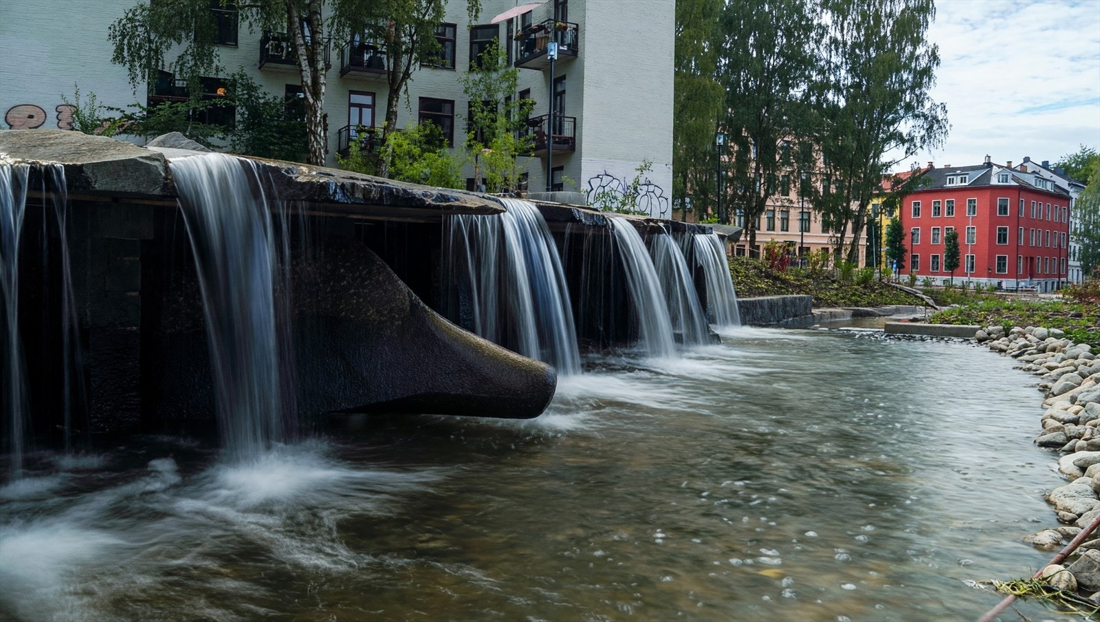 Klosterenga park er en skulpturpark i bydel Gamle Oslo. Parken er en opplevelsespark med kunst, vann og grønne områder for store og små. Galleribilde