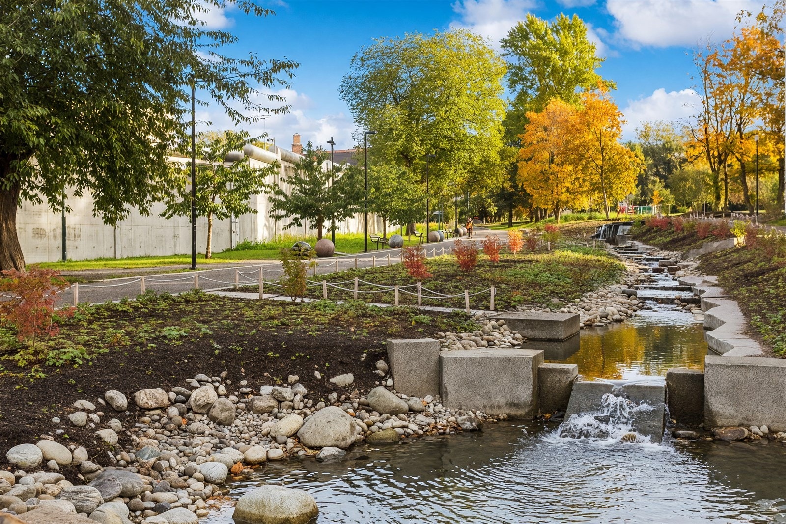 Klosterenga park er Oslos nye skulpturpark hvor vann og kunst møter hverandre. Galleribilde