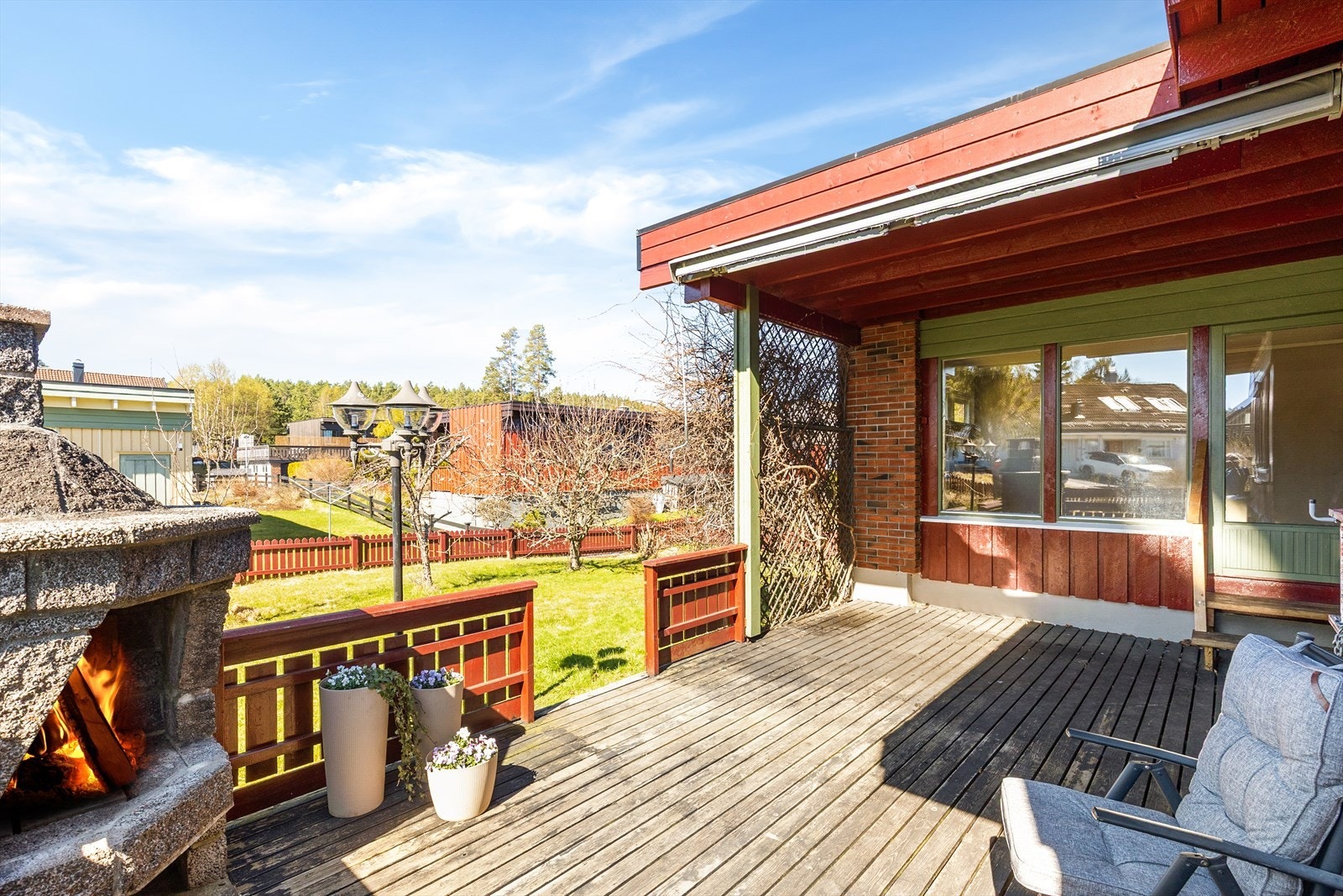 Verandaen er et flott supplement til hagen og gir et ekstra, privat uterom. Galleribilde