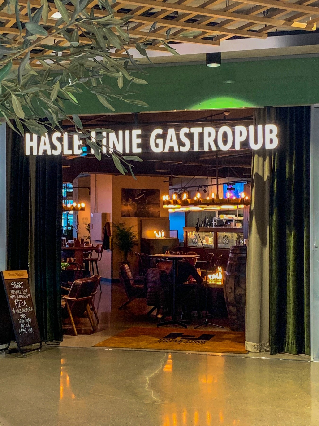 Gastropub er et hyggelig møtested for områdets beboere. Galleribilde