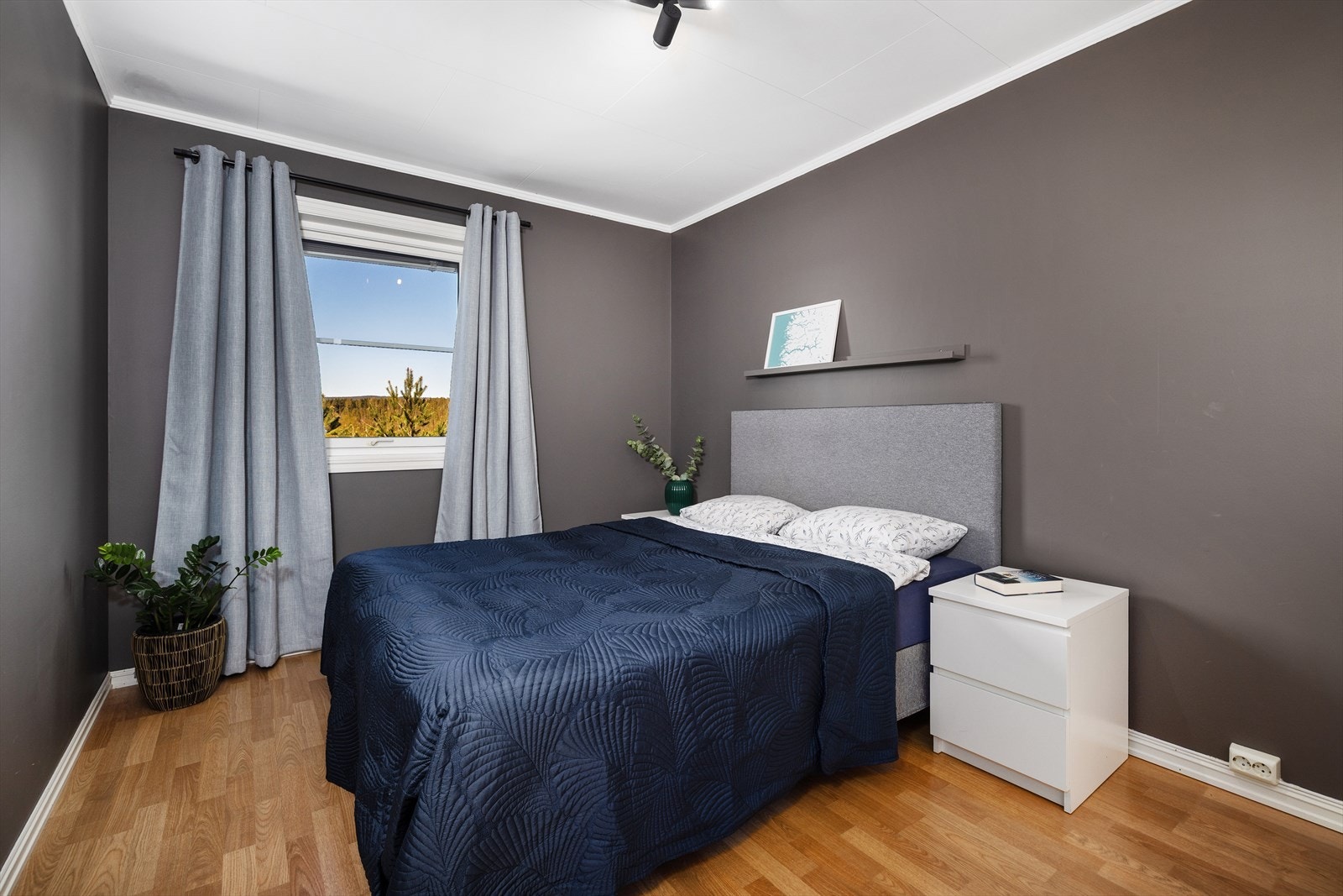 Hovedsoverommet har god plass til dobbeltseng og møblement. Galleribilde