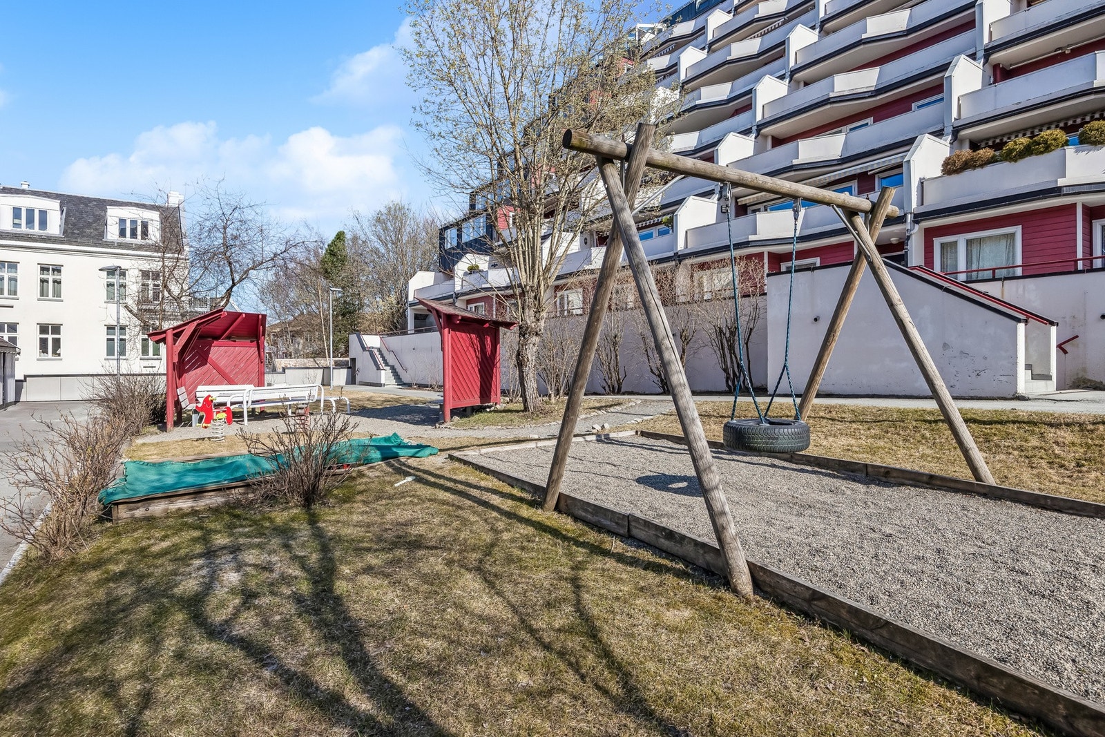 Veldrevet borettslag med flotte uteområder. Borettslaget igangsetter rehabilitering av deler av bygningsmassen i 2026. Galleribilde