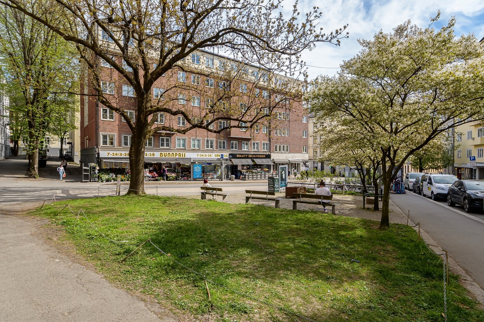 Nærområdet byr på en rekke servicetilbud med blant annet Bunnpris over gata. Galleribilde