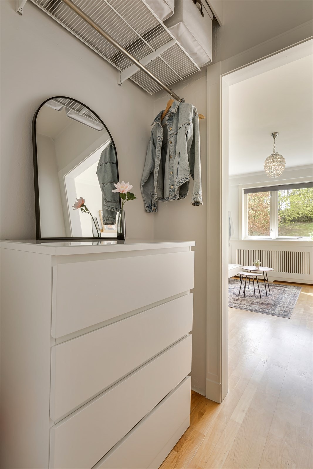 Gang/entré med plass til oppbevaring av yttertøy og sko. Galleribilde