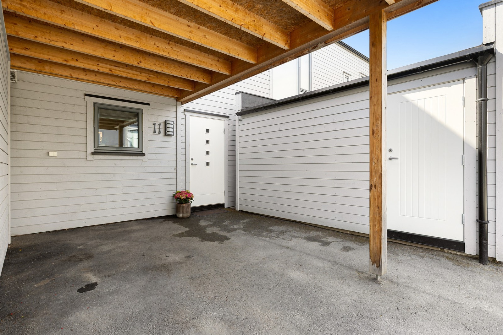 Carport og sportsbod. Galleribilde