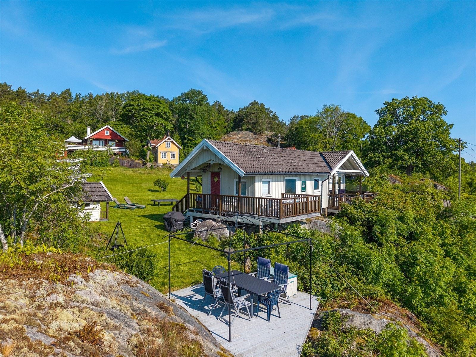 Hytta er opprinnelig fra 1960 og tilbygd i 1980 og 1982. Galleribilde