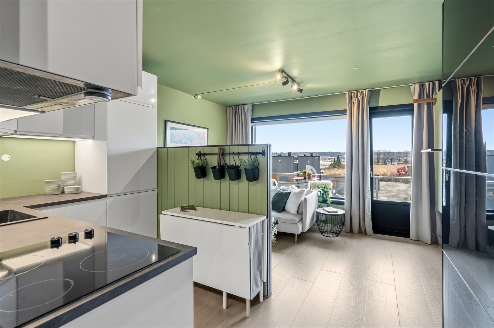 Velkommen til Alf Prøysens vei 8B! En arealeffektiv og stilren 1-roms leilighet, perfekt som førstegangskjøp. Galleribilde