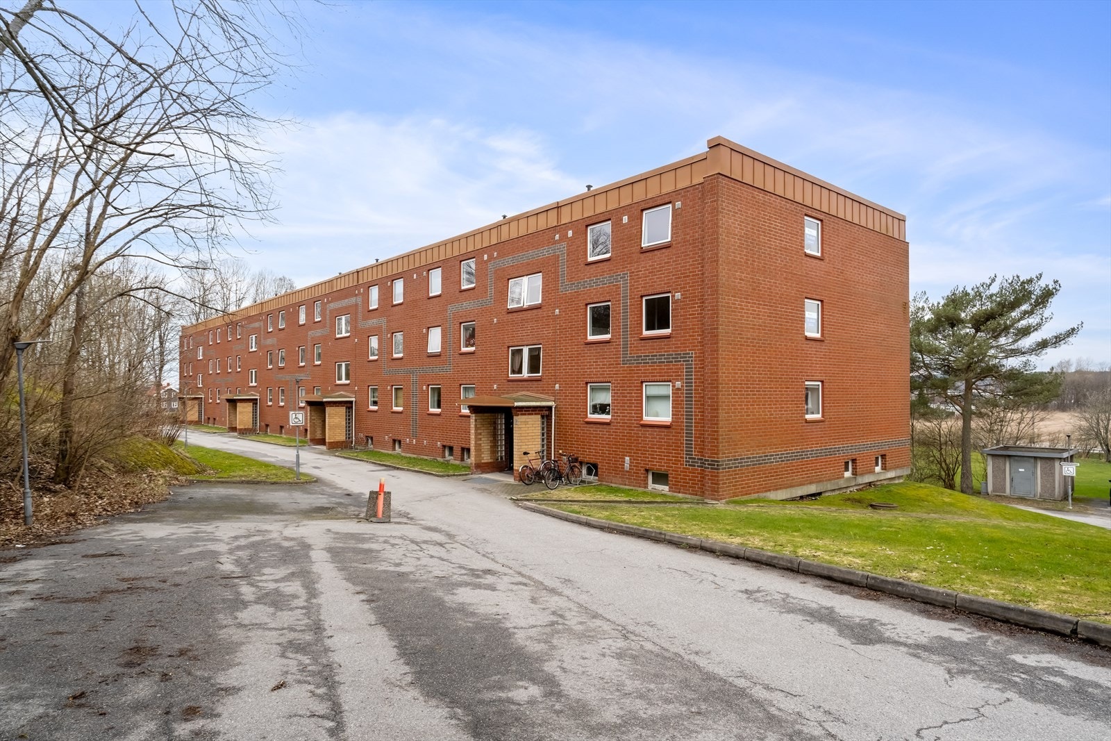 Leiligheten ligger i Kjølstad Borettslag, et veletablert og populært boligområde. Galleribilde