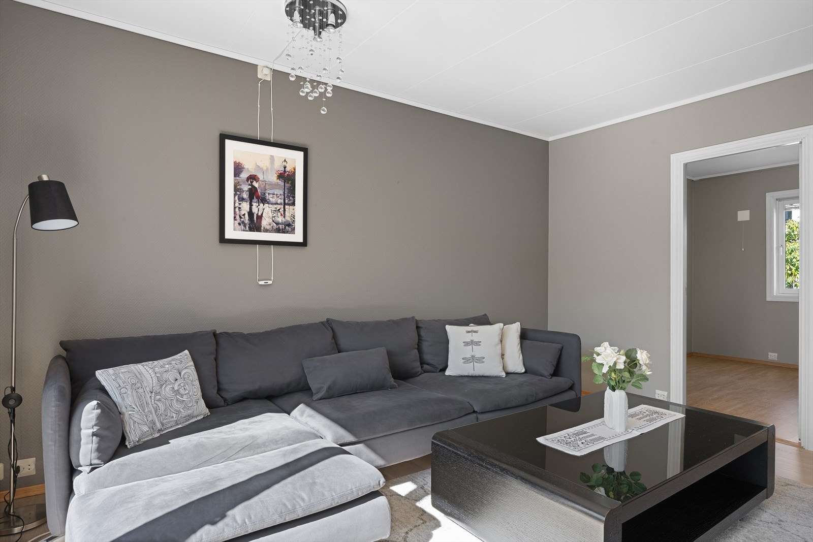 Leilighet - Dykjelsletta 36A. Stue med laminat på gulv. Galleribilde