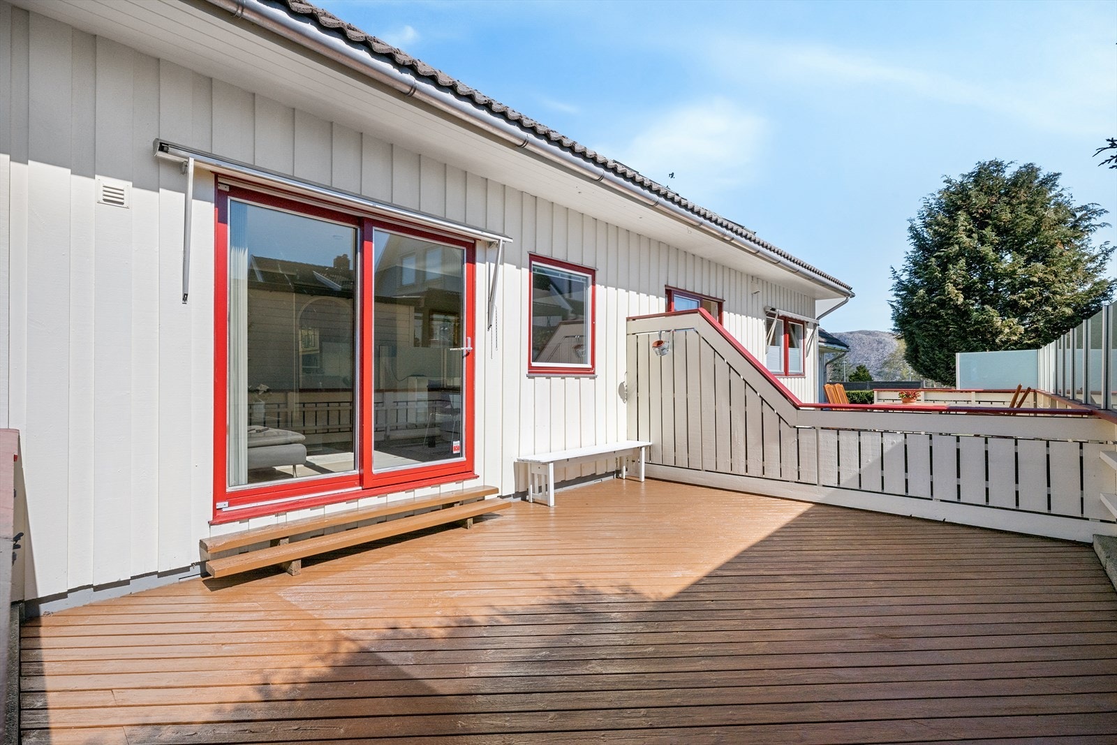 Leilighet - Dykjelsletta 36A. Lun og solrik terrasse som vender mot sør. Galleribilde