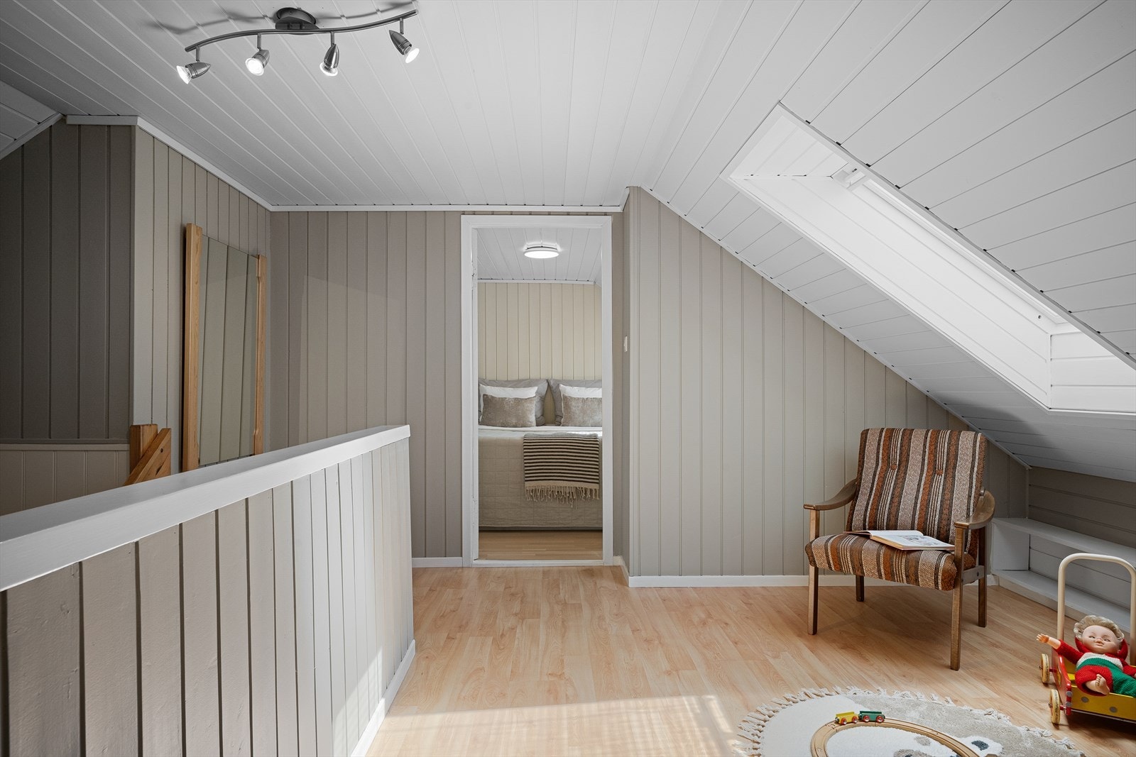 Loftstue med hovedsoverom i bakkant. Galleribilde