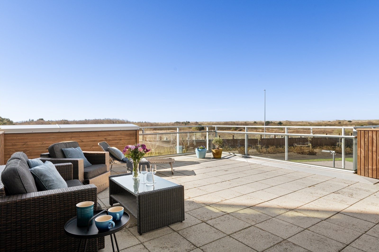 Flott leilighet fra 2019. Stor veranda på 53 m², hvorav 13 m² er innglasset. Galleribilde