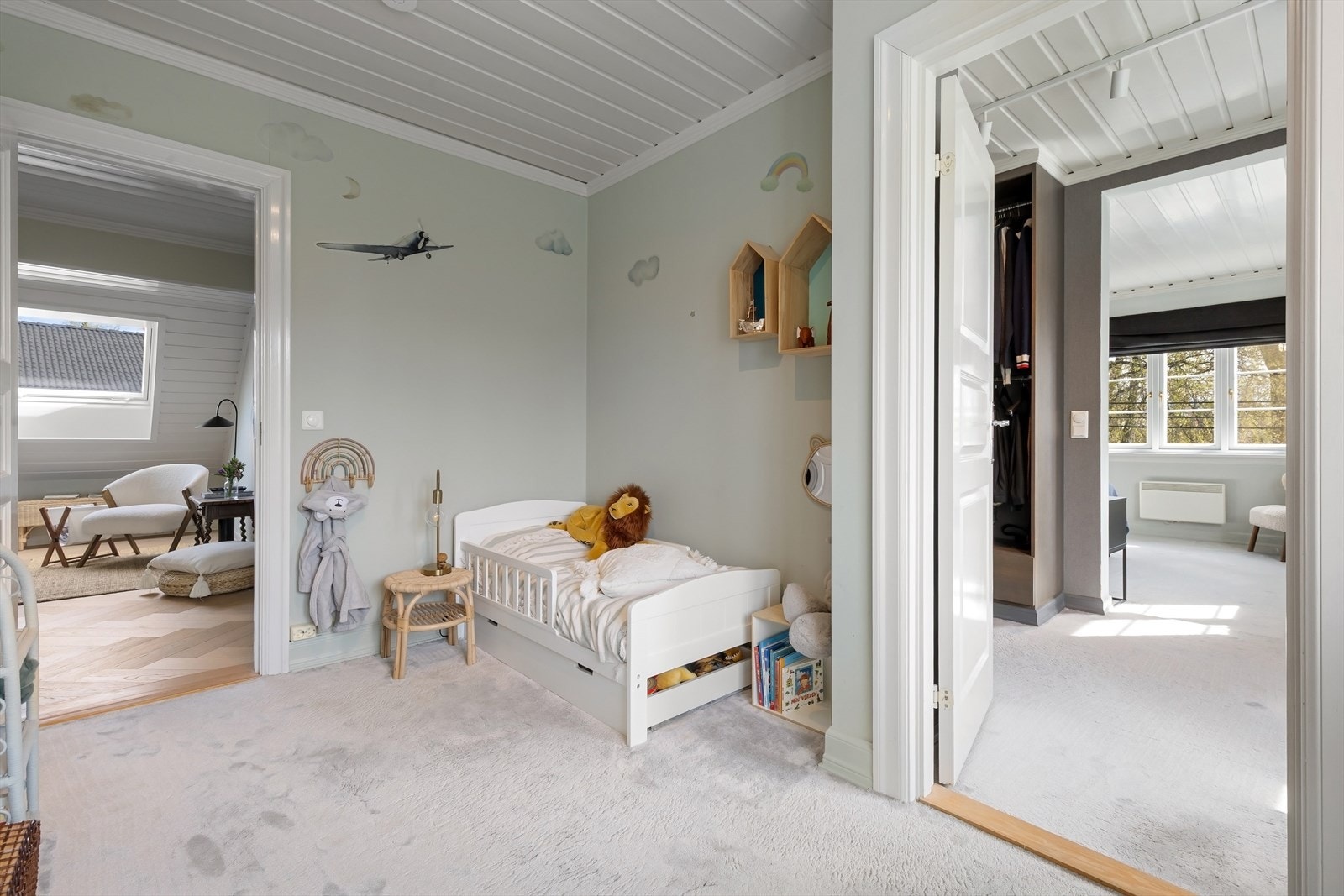 Inngang til soverom 2 fra både gangen i 2.etasje og hovedsoverommet. Galleribilde