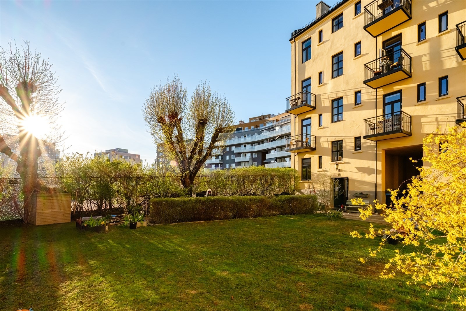 Det er populært med 17.mai frokost i bakgården Galleribilde