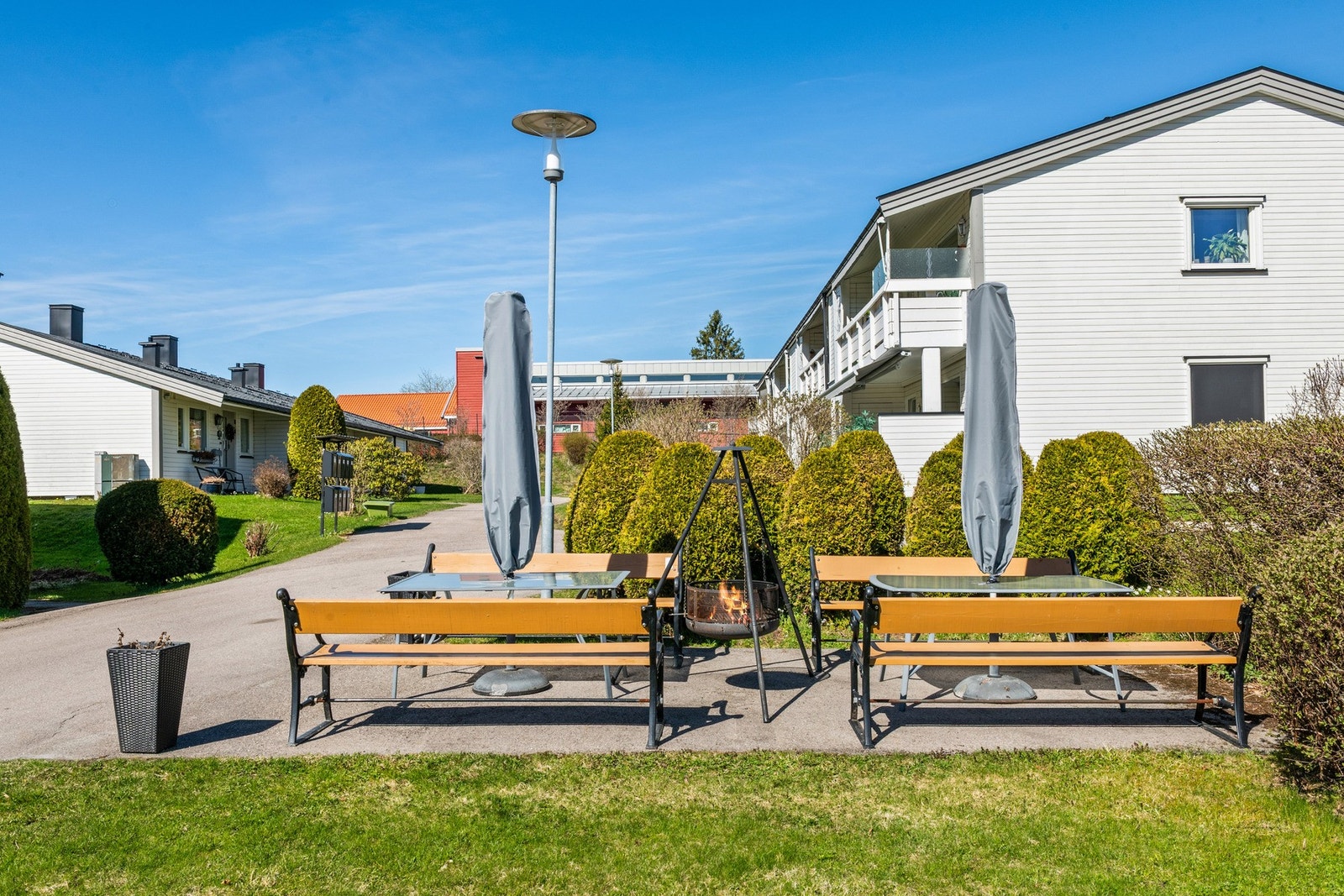 Det er flere sosiale uteplasser i borettslaget. Galleribilde