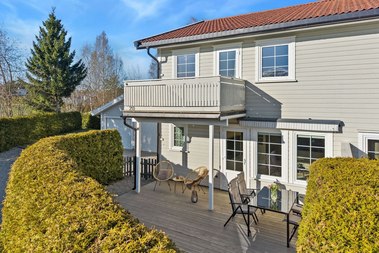 Privat og fint uteområde med både balkong og terrasse. Galleribilde