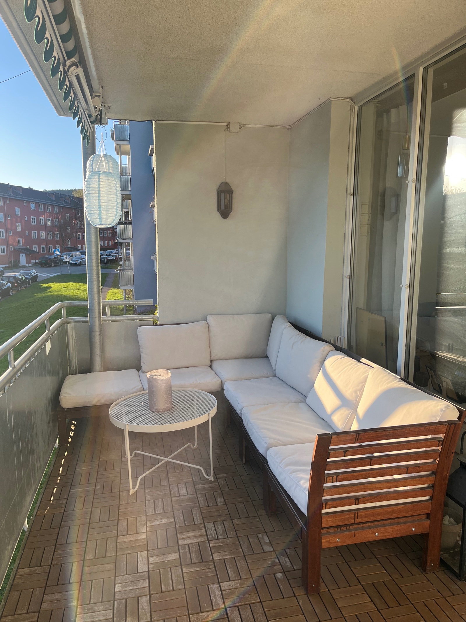 Sydvestvent balkong med sol fra 12-22. Galleribilde