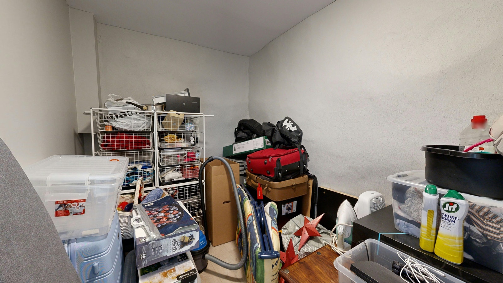 Stor innvendig bod som også kan brukes som tvstue eller lignende Galleribilde