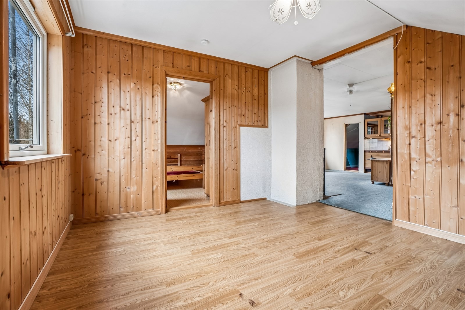 Et rom med flere bruksmuligheter, beliggende i loftetasjen. Galleribilde